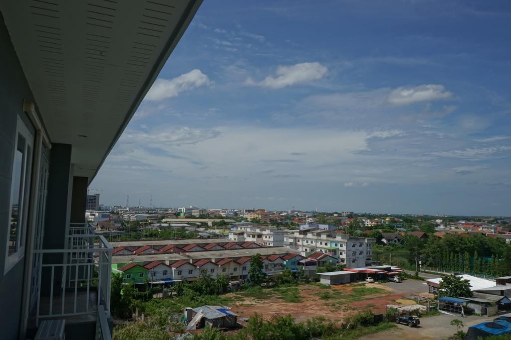 Tai-Shan Suites Ratchaburi Ngoại thất bức ảnh
