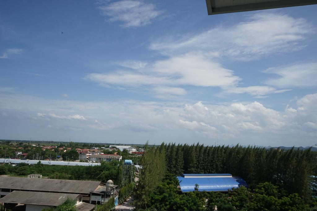 Tai-Shan Suites Ratchaburi Ngoại thất bức ảnh